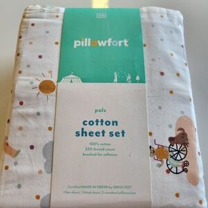 Pillowfort Pals Cotton Sheet Set Includes Flat Sheet, Fitted Sheet 2 Pillowcases